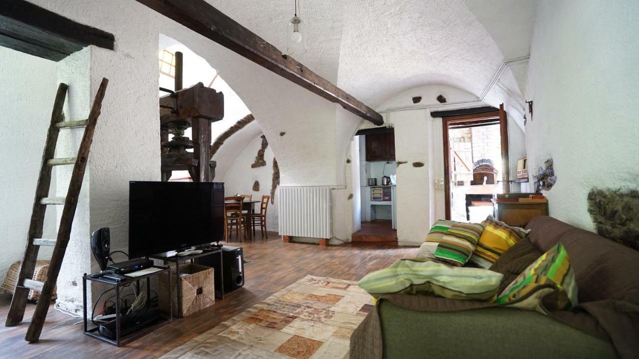 Old Mill Villa Pigna Bagian luar foto